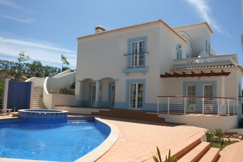 House with pool in the Algarve
